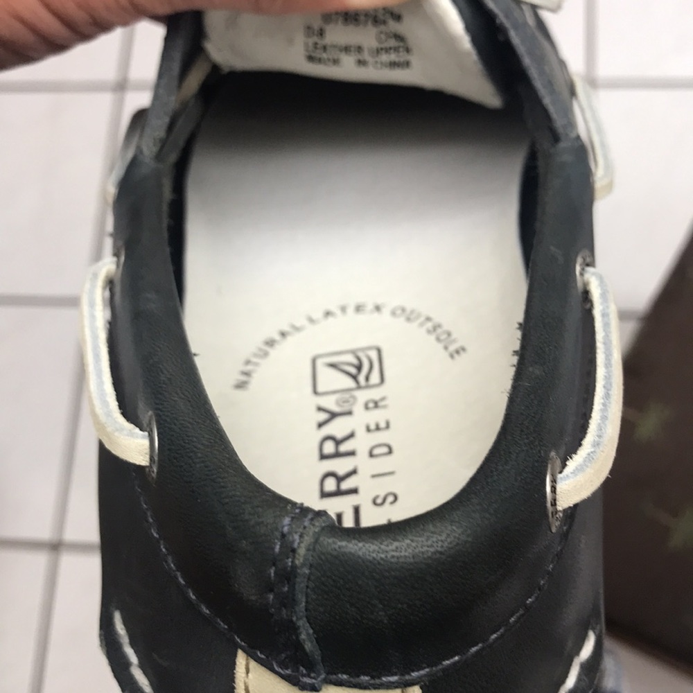 Sperry Top-Sider sizing 12/M blue white stitching used - Picture 8 of 14
